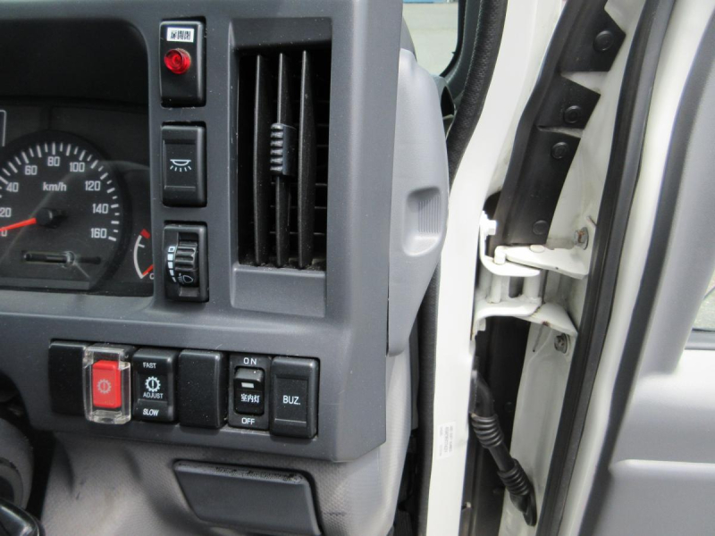 AT　4WD　保冷バン　エルフ　5トン未満　積載1450Kg|中古トラックの販売・買取・査定のアイナビ