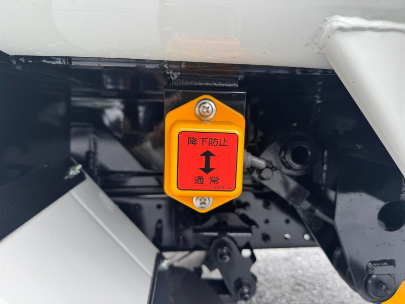 未使用 プレス式 ワイド 極東 5.3立米 連続スイッチ 車検付|中古トラックの販売・買取・査定のアイナビ