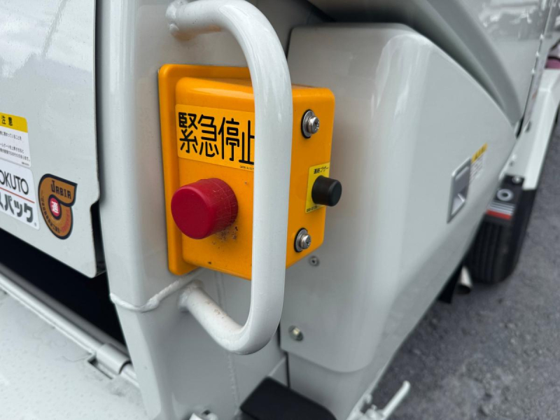 未使用 プレス式 ワイド 極東 5.3立米 連続スイッチ 車検付|中古トラックの販売・買取・査定のアイナビ