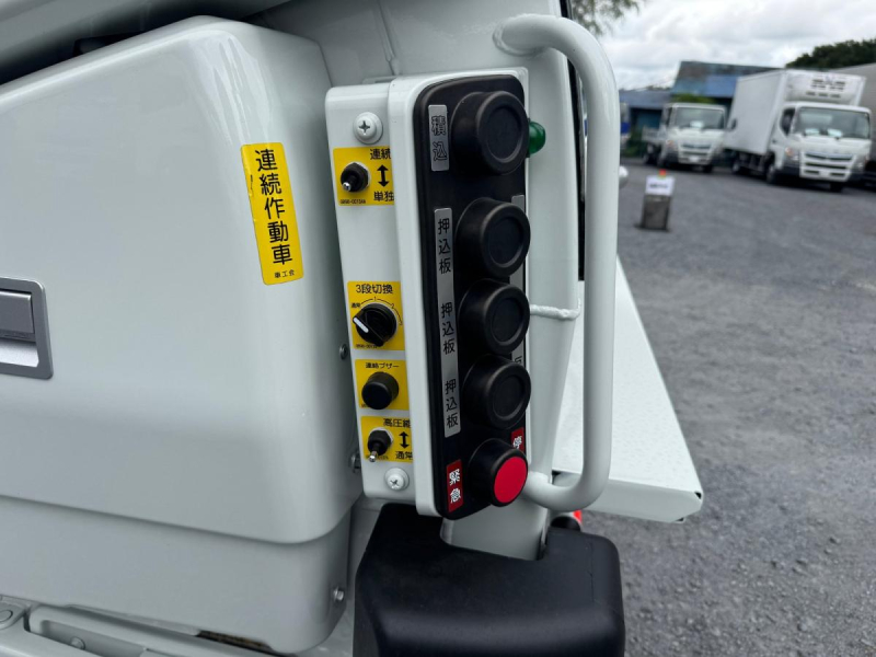 未使用 プレス式 ワイド 極東 5.3立米 連続スイッチ 車検付|中古トラックの販売・買取・査定のアイナビ