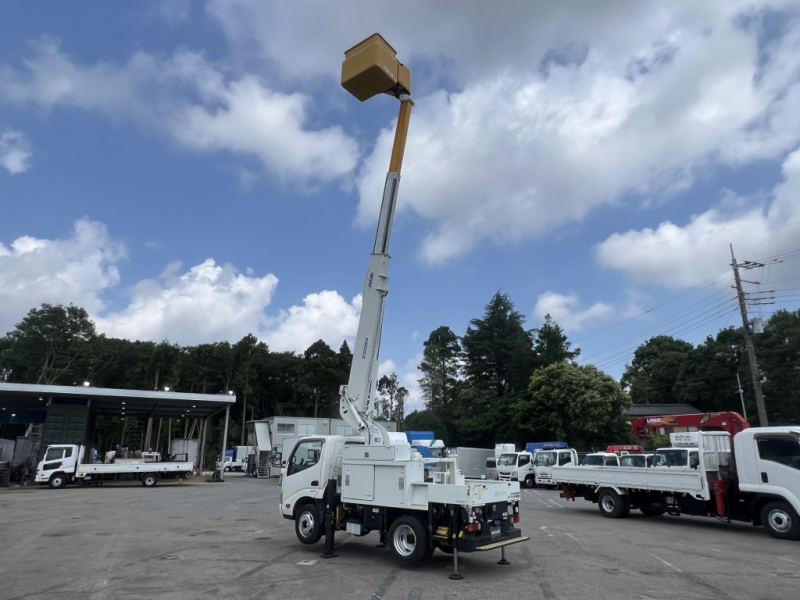 4WD アイチ 電工仕様 9.9m 絶縁バケット200 上物年次点検済|中古トラックの販売・買取・査定のアイナビ