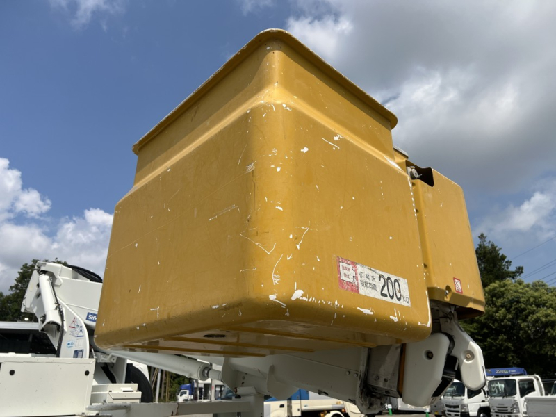 4WD アイチ 電工仕様 9.9m 絶縁バケット200 上物年次点検済|中古トラックの販売・買取・査定のアイナビ