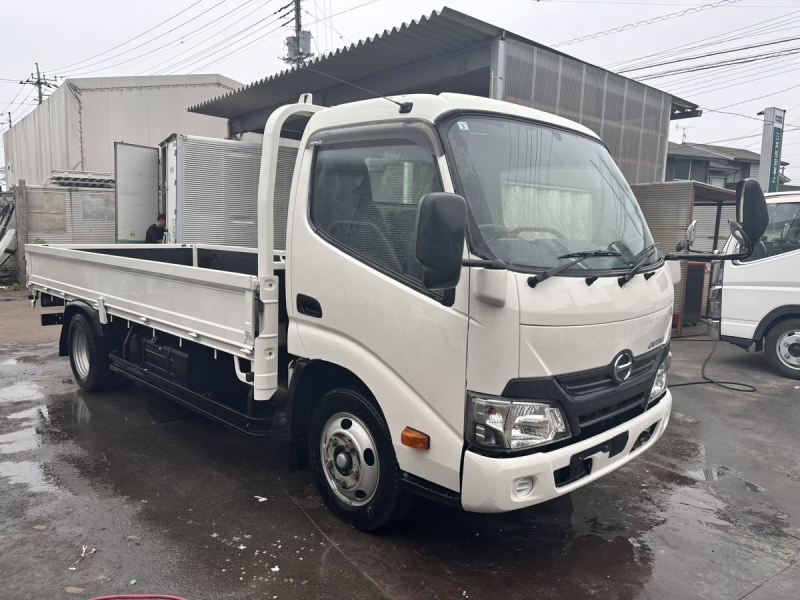 デュトロ　標準ロング平ボディー　積載2000kg　AT車|中古トラックの販売・買取・査定のアイナビ