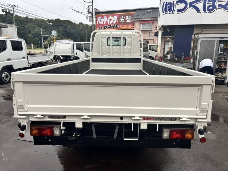 デュトロ　標準ロング平ボディー　積載2000kg　AT車|中古トラックの販売・買取・査定のアイナビ