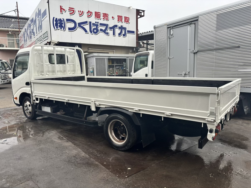 デュトロ　標準ロング平ボディー　積載2000kg　AT車|中古トラックの販売・買取・査定のアイナビ