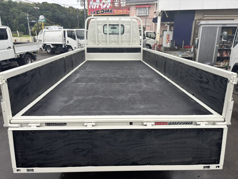 デュトロ　標準ロング平ボディー　積載2000kg　AT車|中古トラックの販売・買取・査定のアイナビ