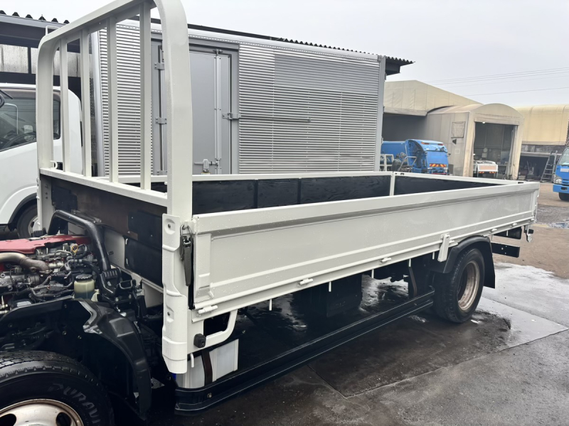 デュトロ　標準ロング平ボディー　積載2000kg　AT車|中古トラックの販売・買取・査定のアイナビ