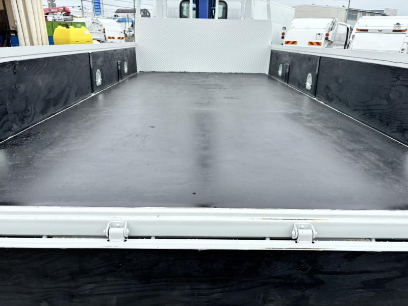 標準ロング　3段クレーンラジコン付き　積載2000kg|中古トラックの販売・買取・査定のアイナビ