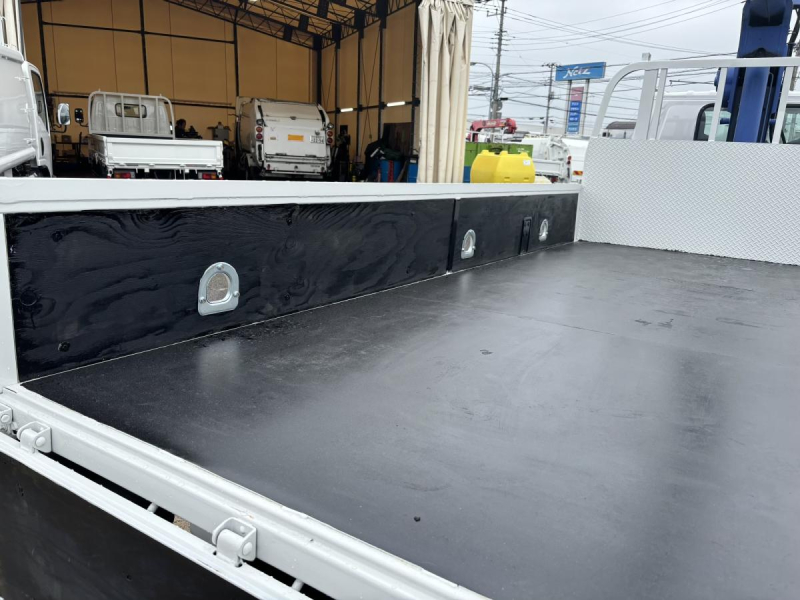 標準ロング　3段クレーンラジコン付き　積載2000kg|中古トラックの販売・買取・査定のアイナビ