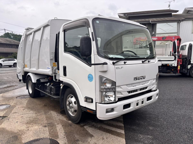 ワイド幅　プレス式パッカー車　新明和製6.7立米|中古トラックの販売・買取・査定のアイナビ