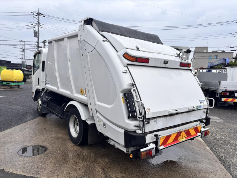 ワイド幅　プレス式パッカー車　新明和製6.7立米|中古トラックの販売・買取・査定のアイナビ