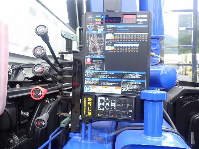 3軸低床　ステンレスボデー　タダノ　4段　ウィンチ　Rエアサス|中古トラックの販売・買取・査定のアイナビ