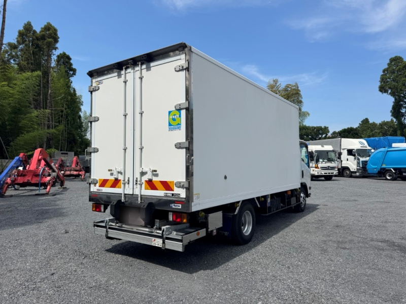 ワイド超ロング　低温冷凍車　格納ゲート　車検付|中古トラックの販売・買取・査定のアイナビ