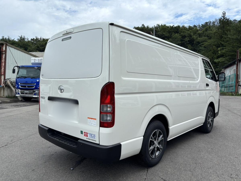R8 ハイエース 中温冷凍バン 未使用 TECS トヨタ車体|中古トラックの販売・買取・査定のアイナビ