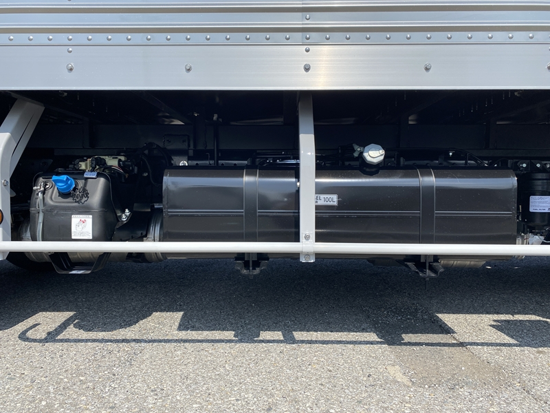 キャンター　標準ロング　全低床　ラッシング2段　サイドドア　跳上ゲート付　積載2,000kg|中古トラックの販売・買取・査定のアイナビ