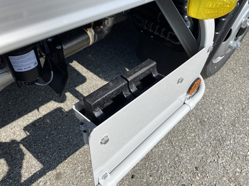 キャンター　標準ロング　全低床　ラッシング2段　サイドドア　跳上ゲート付　積載2,000kg|中古トラックの販売・買取・査定のアイナビ