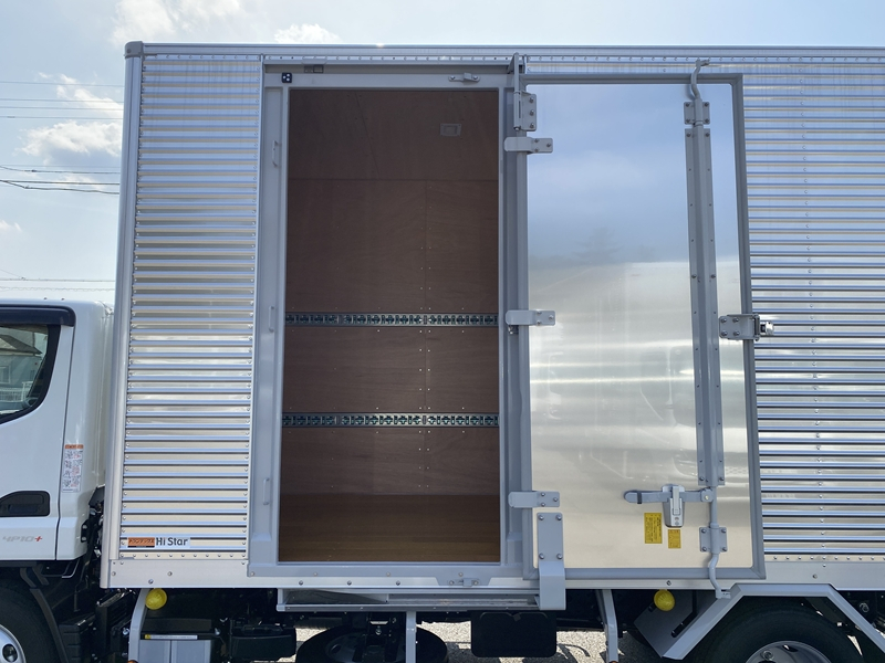 キャンター　標準ロング　全低床　ラッシング2段　サイドドア　跳上ゲート付　積載2,000kg|中古トラックの販売・買取・査定のアイナビ
