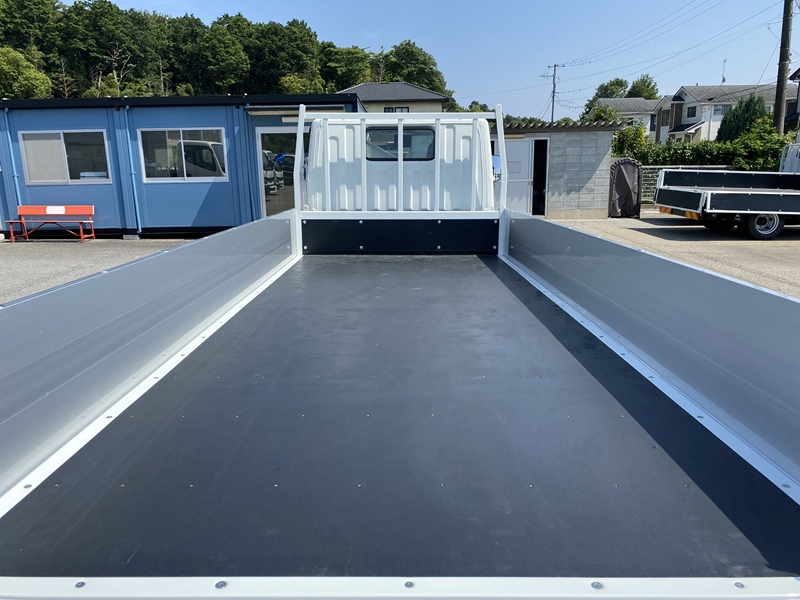 キャンター　標準ロング　全低床　アルミブロック　積載2,000kg|中古トラックの販売・買取・査定のアイナビ