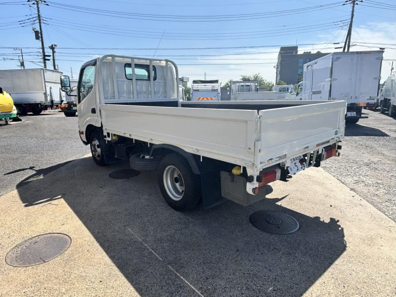 デュトロ　10尺平ボディー　積載2000kg　AT車|中古トラックの販売・買取・査定のアイナビ