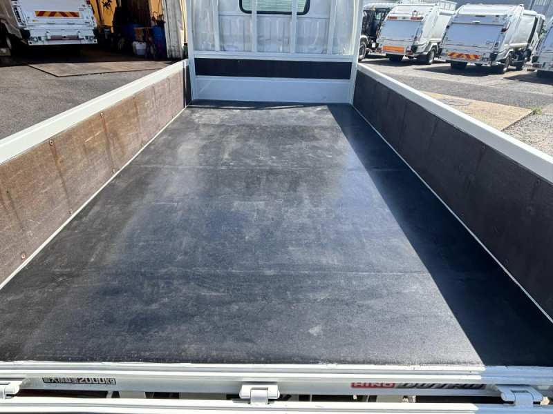 デュトロ　10尺平ボディー　積載2000kg　AT車|中古トラックの販売・買取・査定のアイナビ