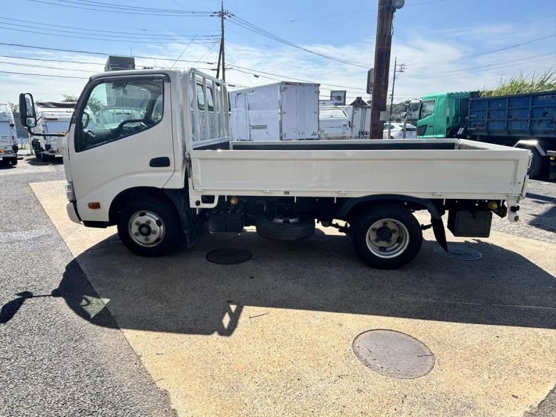 デュトロ　10尺平ボディー　積載2000kg　AT車|中古トラックの販売・買取・査定のアイナビ