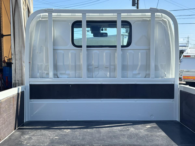 デュトロ　10尺平ボディー　積載2000kg　AT車|中古トラックの販売・買取・査定のアイナビ