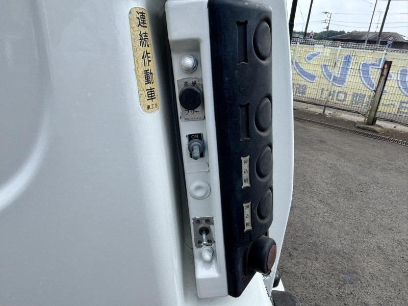 エルフ　巻き込みパッカー車　新明和製5.1立米　積載3650kg|中古トラックの販売・買取・査定のアイナビ
