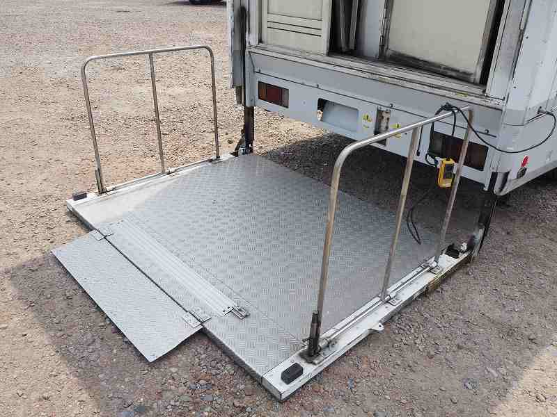 日野 デュトロ 拡幅スライド式 移動福祉理美容車|中古トラックの販売・買取・査定のアイナビ