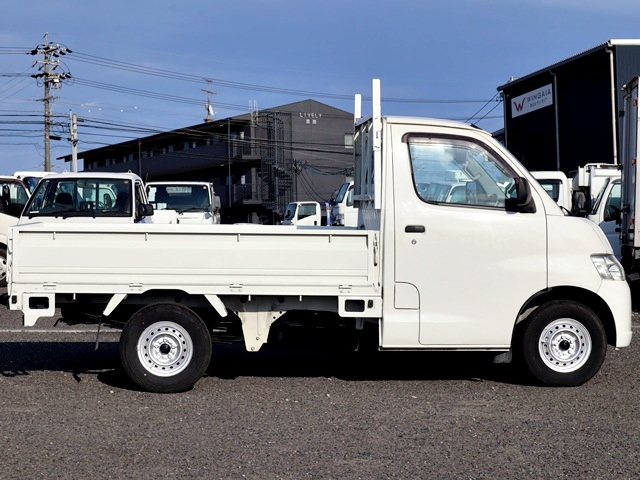 DX　平ボディ　積載800kg|中古トラックの販売・買取・査定のアイナビ
