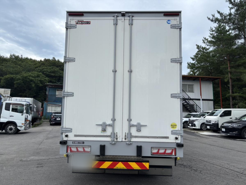 R3 プロフィア 4軸低床アルミウィング 実走行52.9万km|中古トラックの販売・買取・査定のアイナビ