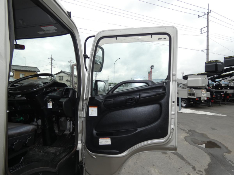 H25　2.6トン　平ボディ　クレーン付き　260608|中古トラックの販売・買取・査定のアイナビ
