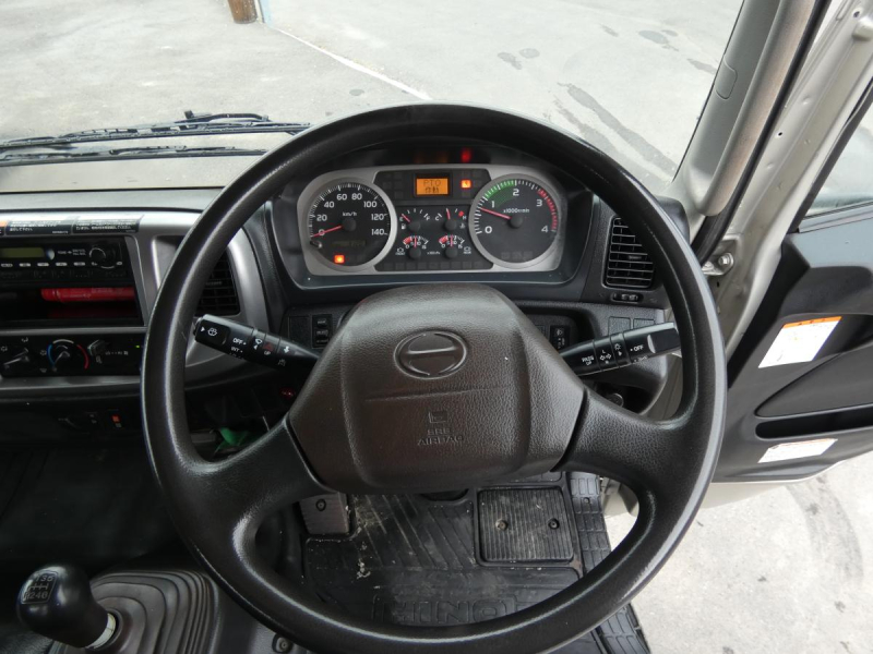 H25　2.6トン　平ボディ　クレーン付き　260608|中古トラックの販売・買取・査定のアイナビ