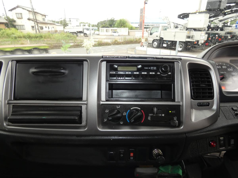 H25　2.6トン　平ボディ　クレーン付き　260608|中古トラックの販売・買取・査定のアイナビ