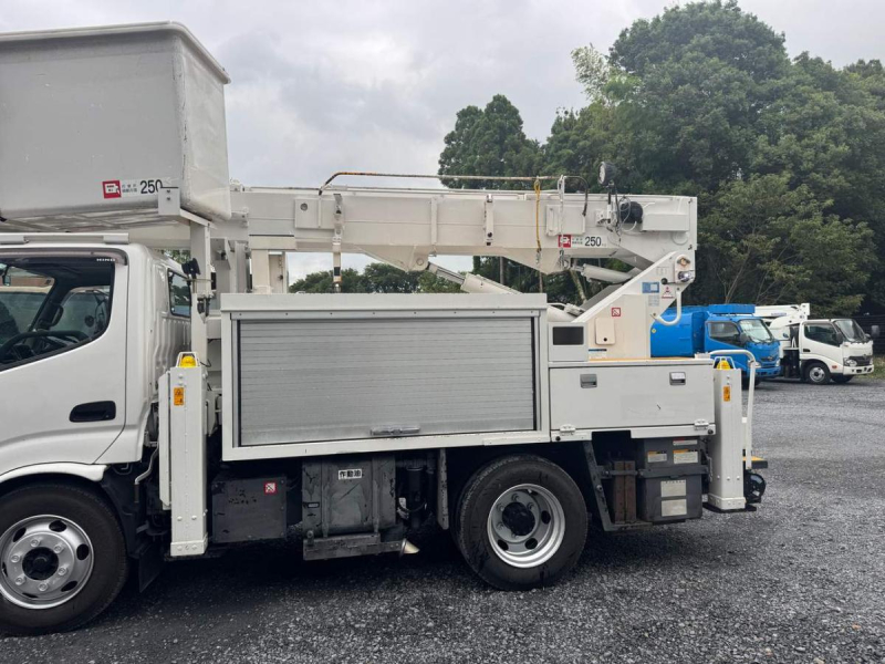 平成25年　高所作業車　アイチ　電工仕様　高さ14.6m　車検付|中古トラックの販売・買取・査定のアイナビ