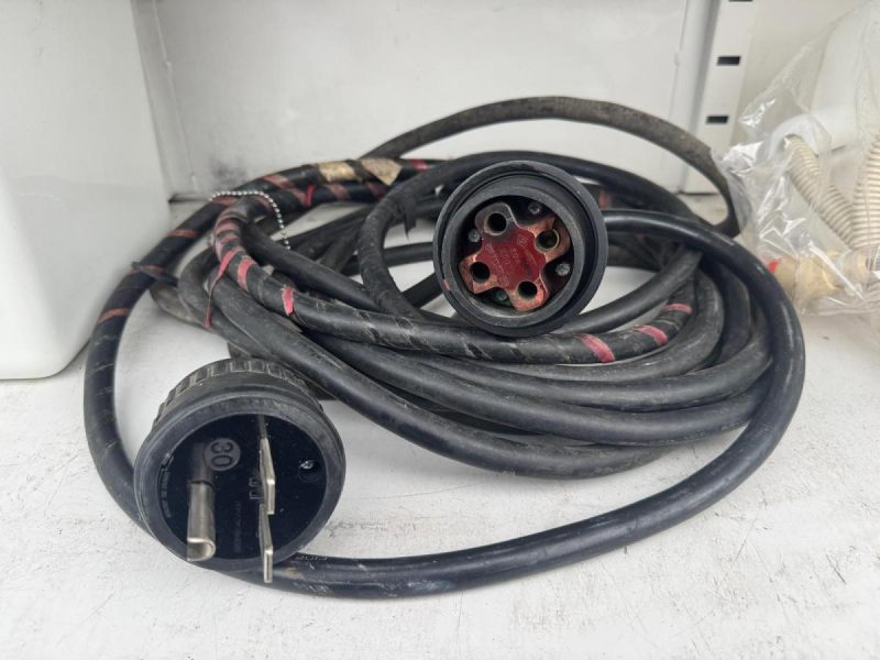 平成25年　高所作業車　アイチ　電工仕様　高さ14.6m　車検付|中古トラックの販売・買取・査定のアイナビ