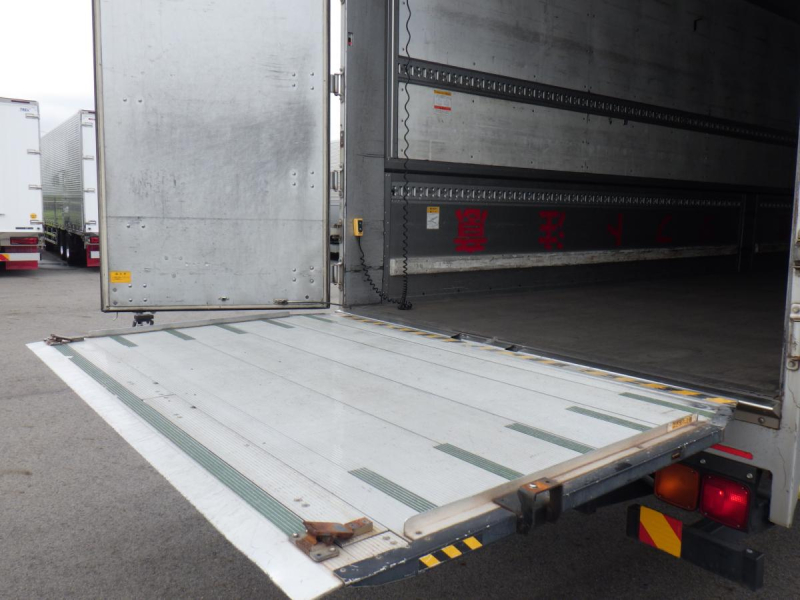 後輪エアサス　新明和跳ね上げゲート　昇降能力1000kg|中古トラックの販売・買取・査定のアイナビ