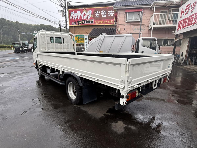 デュトロ　標準ロング平ボディー　積載3000kg|中古トラックの販売・買取・査定のアイナビ