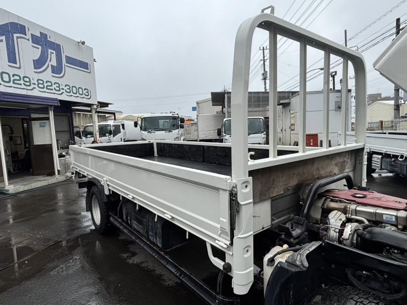 デュトロ　標準ロング平ボディー　積載3000kg|中古トラックの販売・買取・査定のアイナビ
