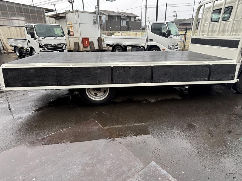 デュトロ　標準ロング平ボディー　積載3000kg|中古トラックの販売・買取・査定のアイナビ