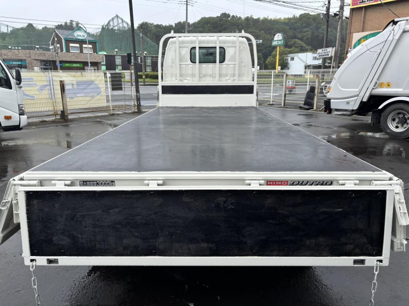 デュトロ　標準ロング平ボディー　積載3000kg|中古トラックの販売・買取・査定のアイナビ