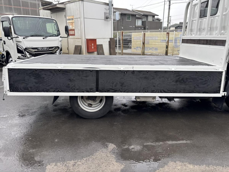 トヨエース　10尺平ボディー　積載2000kg　AT車|中古トラックの販売・買取・査定のアイナビ