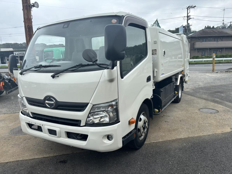 デュトロ　ワイド幅　巻き込みパッカー車　新明和製7.3立米|中古トラックの販売・買取・査定のアイナビ
