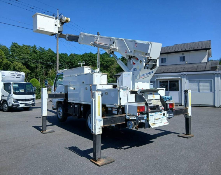 ☆H28　アイチ高所作業車　14.6m　ウィンチ付き|中古トラックの販売・買取・査定のアイナビ