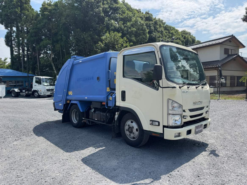 プレス式　 新明和 4.2立米 汚水タンク付 スライドドア|中古トラックの販売・買取・査定のアイナビ
