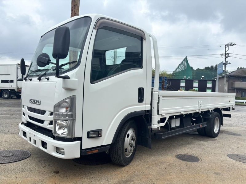 エルフ　標準ロング平ボディー　積載2000kg　AT車|中古トラックの販売・買取・査定のアイナビ