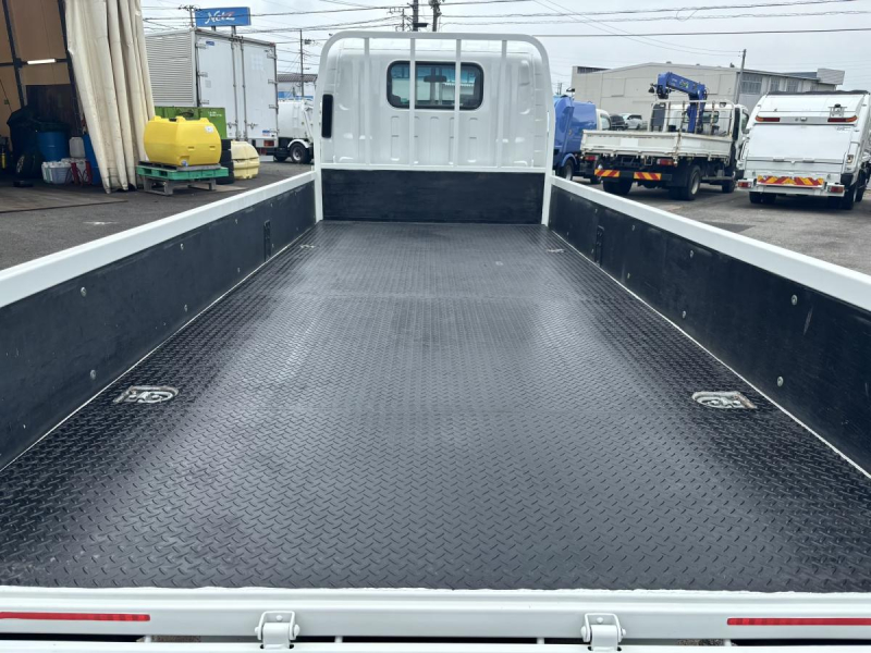 エルフ　標準ロング平ボディー　積載2000kg　AT車|中古トラックの販売・買取・査定のアイナビ