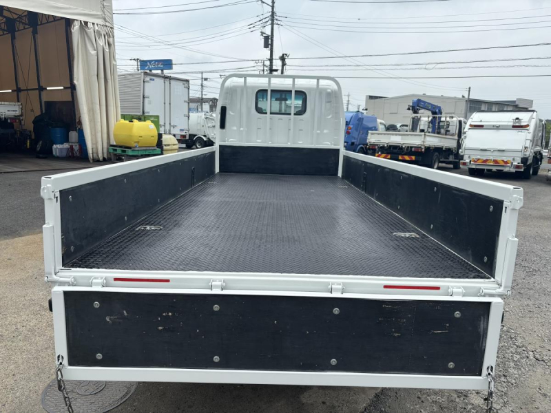 エルフ　標準ロング平ボディー　積載2000kg　AT車|中古トラックの販売・買取・査定のアイナビ