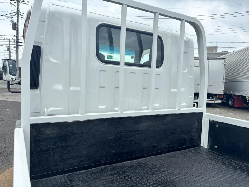 エルフ　標準ロング平ボディー　積載2000kg　AT車|中古トラックの販売・買取・査定のアイナビ