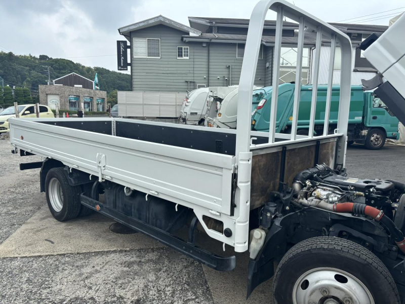 エルフ　標準ロング平ボディー　積載2000kg　AT車|中古トラックの販売・買取・査定のアイナビ