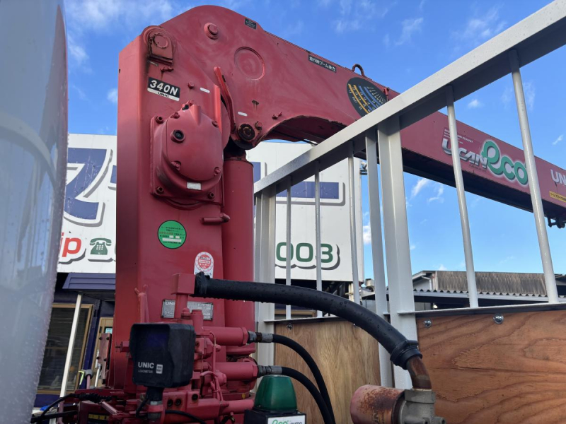 4段クレーンラジコン付き　AT車　積載2500kg|中古トラックの販売・買取・査定のアイナビ